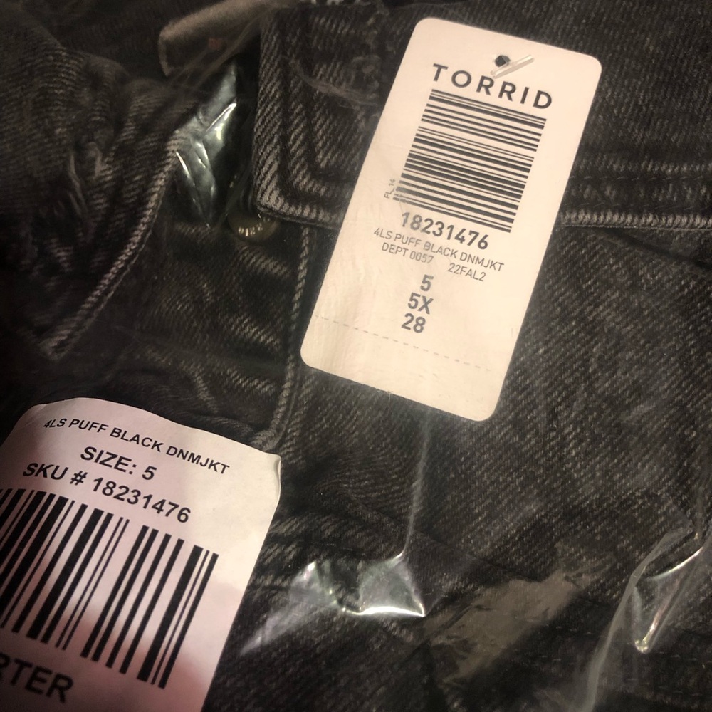 Torrid 5 5x Black Ruffle sleeve Jean Denim Jacket Plus NWT - Picture 6 of 6